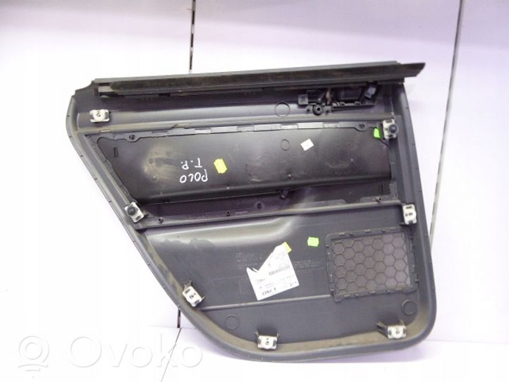 Volkswagen Polo Takaoven verhoilu 6Q6867211L