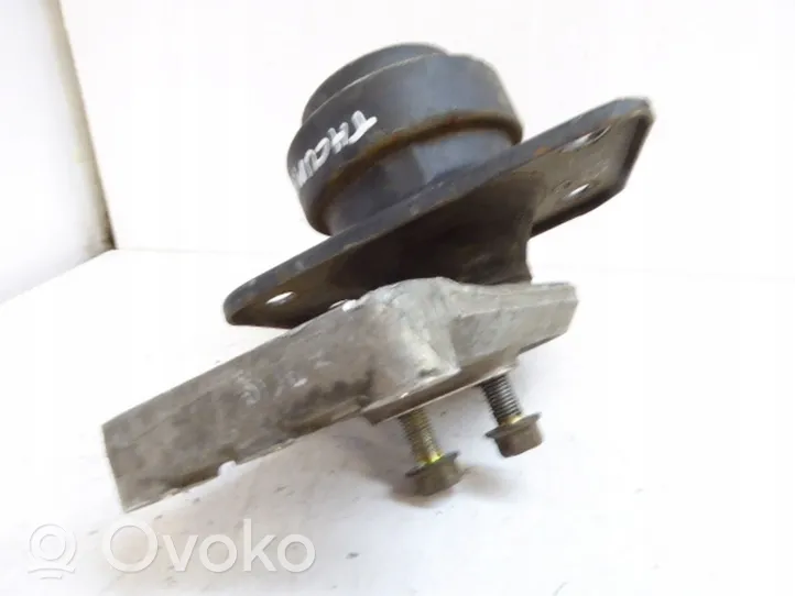 Daewoo Tacuma Engine mounting bracket 