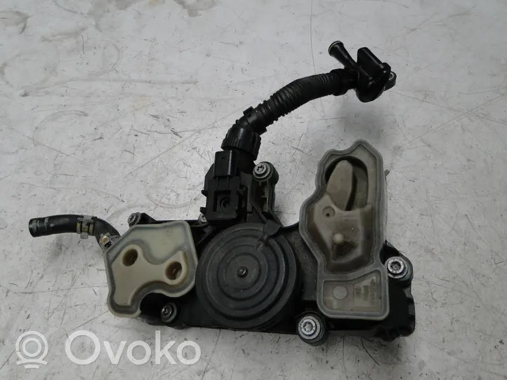 Audi Q3 F3 Öljyn huohotinsäiliö 06Q103495C