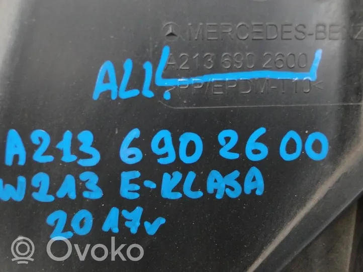 Mercedes-Benz E W213 Moottorin alustan välipohjan roiskesuoja A2136902600