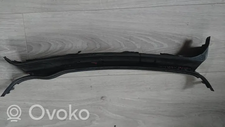 Mercedes-Benz E W124 Wiper trim 