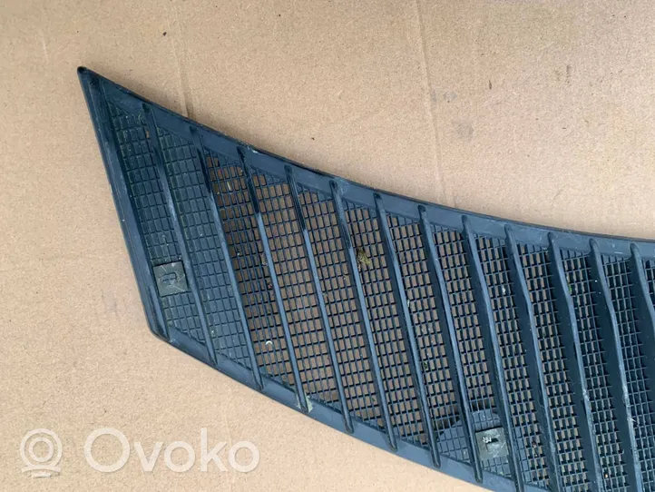 Mercedes-Benz W123 Grille calandre de capot 1268660265