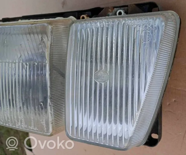 Volkswagen PASSAT B2 Priekšējais lukturis 301125515