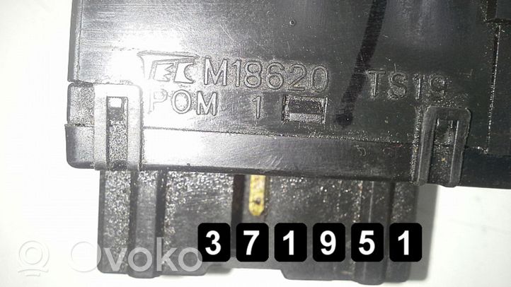Honda CR-V Autres commutateurs / boutons / leviers M18620TS19