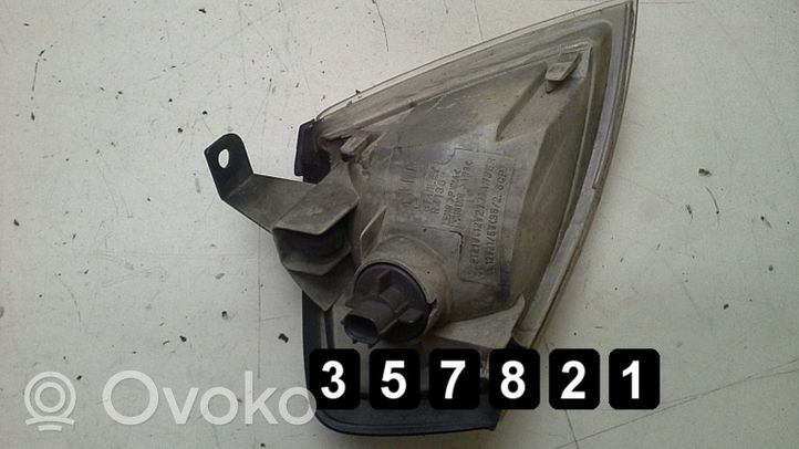 Mazda 323 Kierunkowskaz przedni r4138l