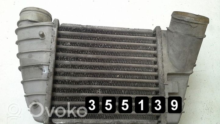 Audi TT Mk1 Jäähdyttimen lauhdutin 8l9145806b