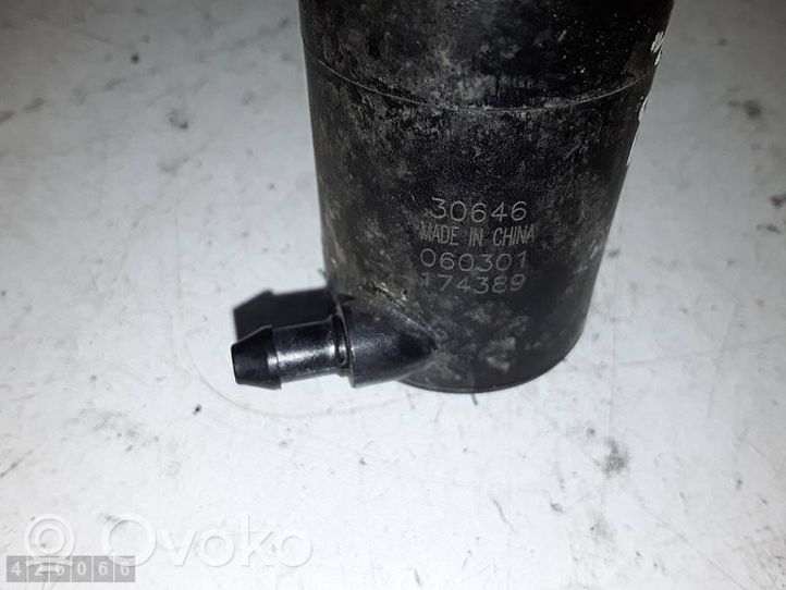 Suzuki SX4 Tuulilasi tuulilasinpesimen pumppu 30646