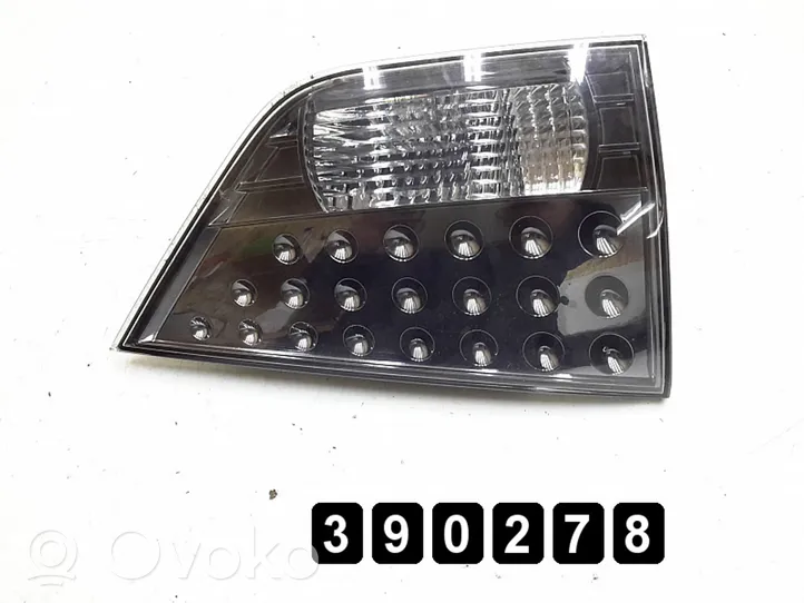 Mitsubishi Outlander Lampy tylnej klapy bagażnika 1146356l