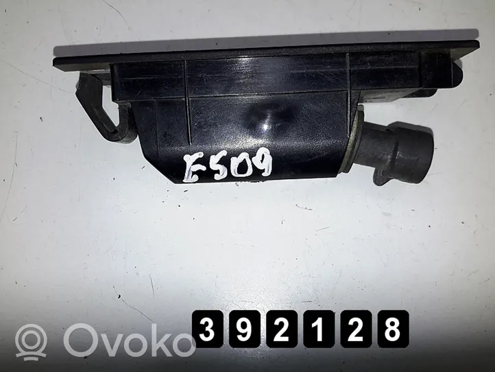 Opel Meriva B Lampa oświetlenia tylnej tablicy rejestracyjnej 13251936