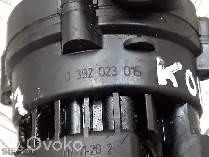 Renault Koleos I Pompe à eau de liquide de refroidissement 0392023015