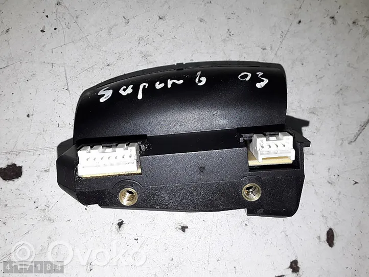 Skoda Superb B5 (3U) Ohjauspyörän painikkeet/kytkimet 1U0959538D