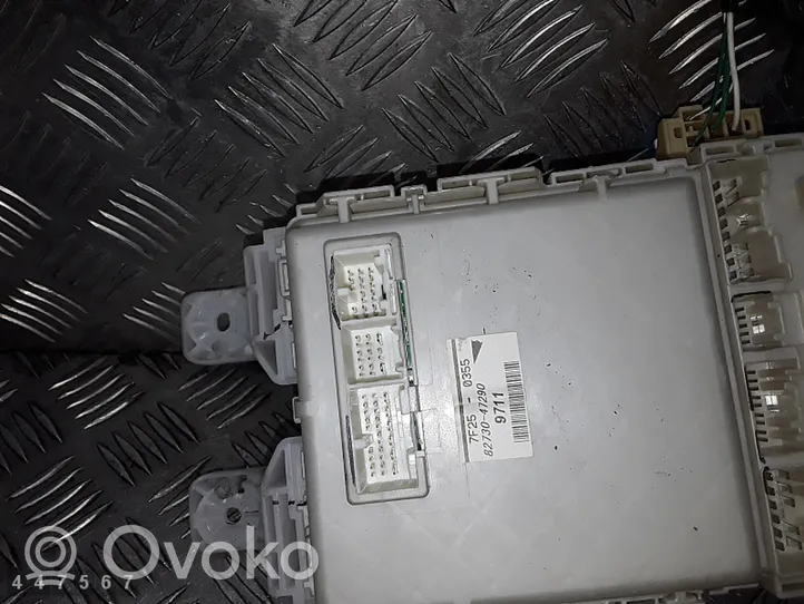 Toyota Prius (NHW20) Ramka / Moduł bezpieczników 8273047290