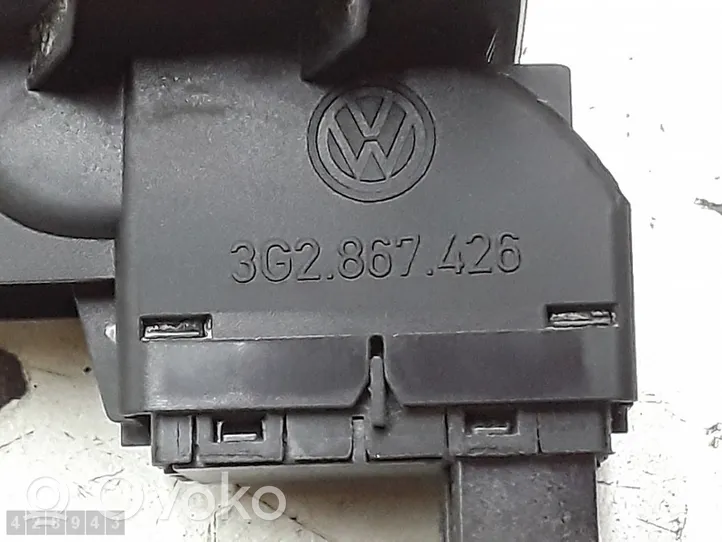 Volkswagen PASSAT B8 Tailgate/trunk/boot open switch 