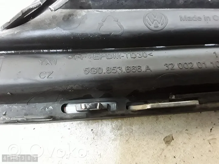 Volkswagen Golf VI Modanatura separatore del paraurti anteriore 5G0853666A