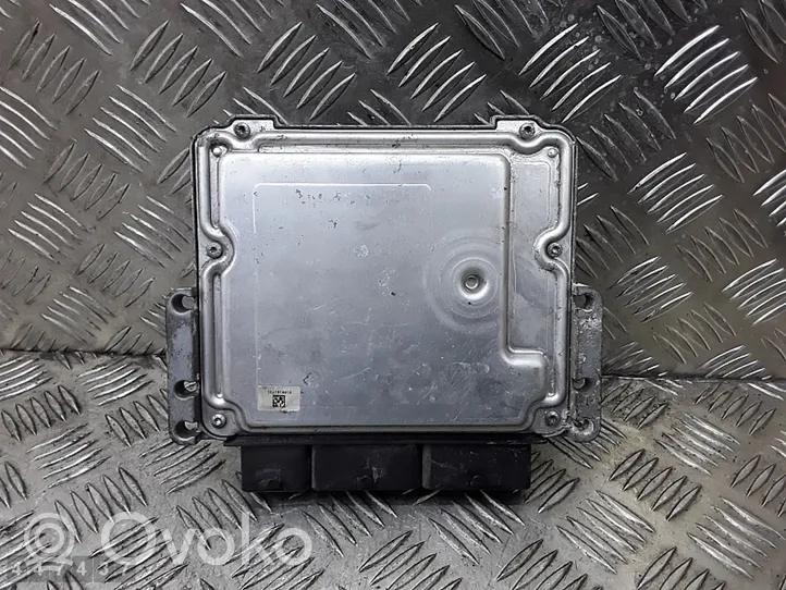 Dacia Logan II Sterownik / Moduł ECU 0281032811