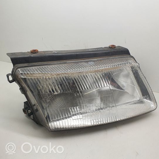 Volkswagen PASSAT B5 Lampa przednia 3B0941018