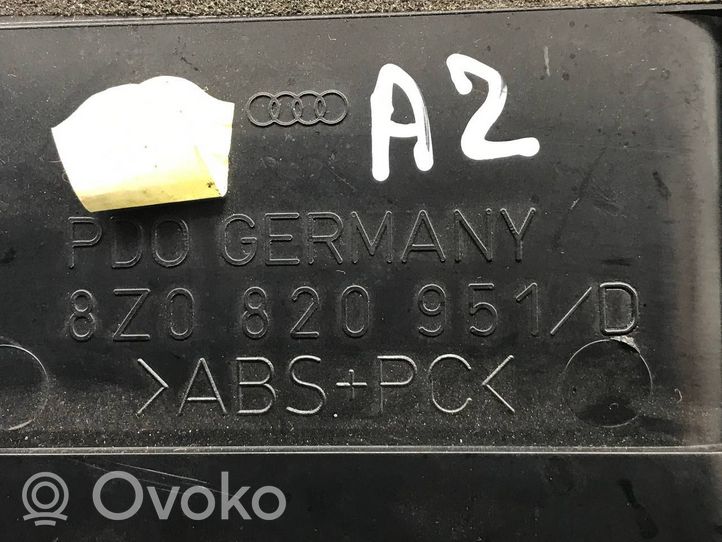 Audi A4 S4 B7 8E 8H Kojelaudan keskiosan tuuletussuuttimen ritilä 8Z0820951D