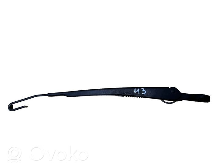 Skoda Octavia Mk2 (1Z) Takalasinpyyhkimen sulan varsi 1U9955707B