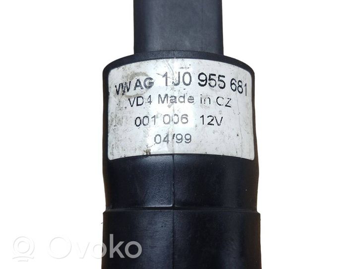 Volkswagen Golf IV Pompe lave-phares 1J0955681