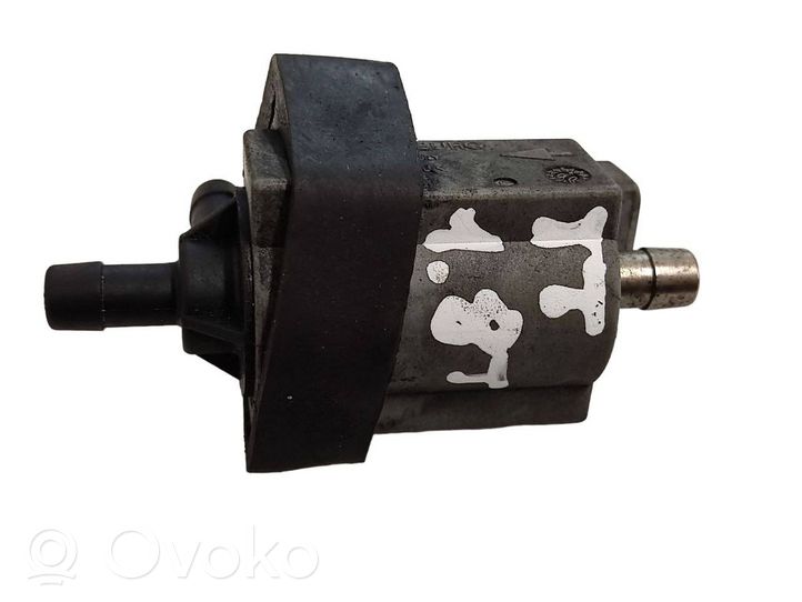 Audi TT Mk1 Turboahtimen magneettiventtiili 078906283A