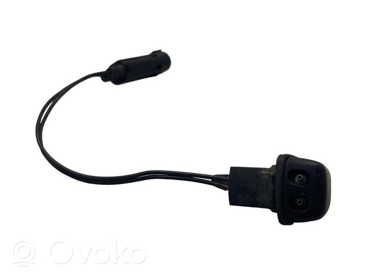 Land Rover Discovery 3 - LR3 Difusor de agua regadora de parabrisas 8365385