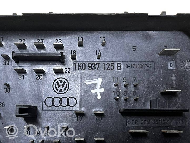 Volkswagen Golf VI Boîte à fusibles 1K0937125B