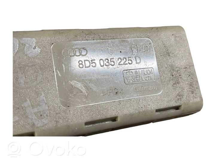 Audi A4 S4 B5 8D Antenos stiprintuvas 8D5035225D