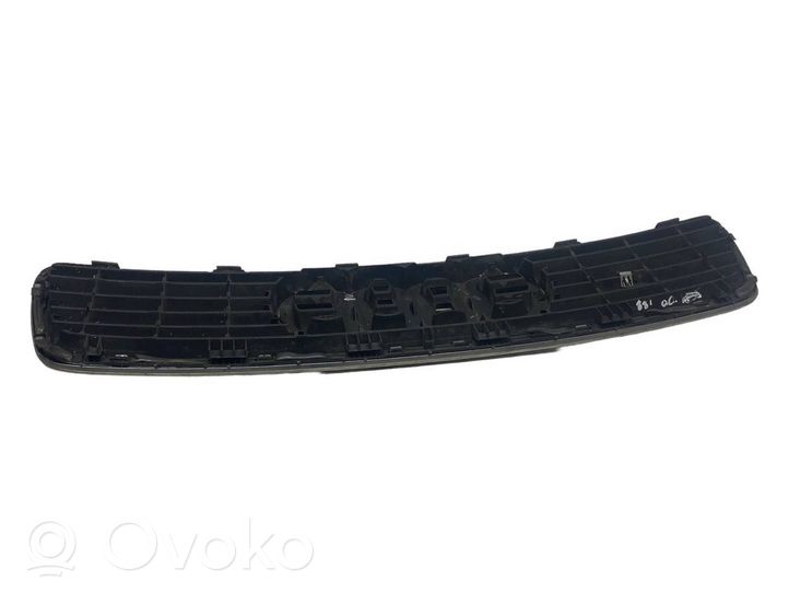 Audi A4 S4 B5 8D Grotelės priekinės 8D0853651E