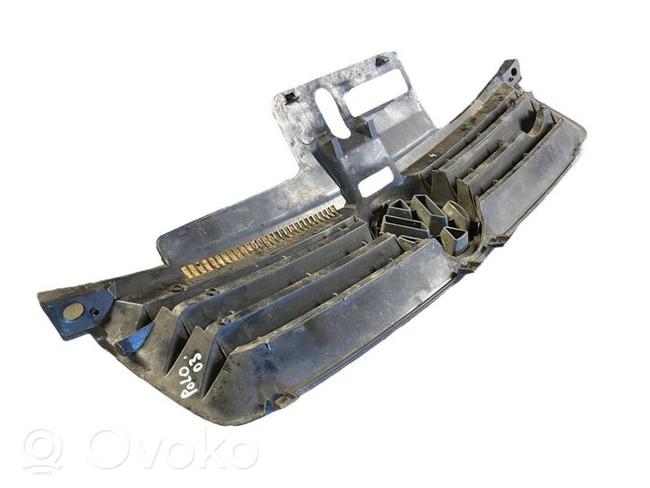 Volkswagen Polo Grille calandre supérieure de pare-chocs avant 6Q0853651C