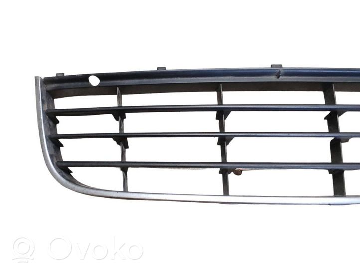 Volkswagen Golf V Grille inférieure de pare-chocs avant 1K0853101A