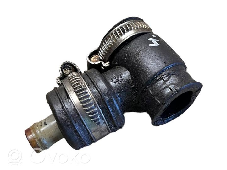 Audi A4 S4 B5 8D Sfiato/tubo di sfiato/tubo flessibile 058103247