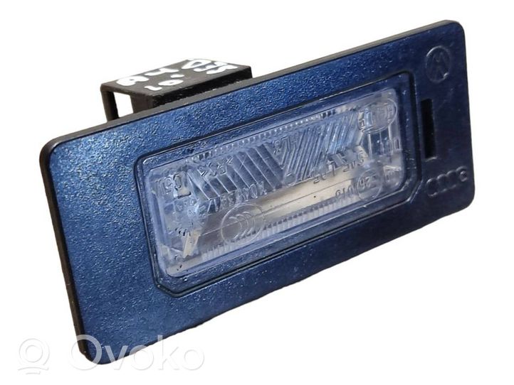 Audi A4 Allroad Lampa oświetlenia tylnej tablicy rejestracyjnej 8T0943021