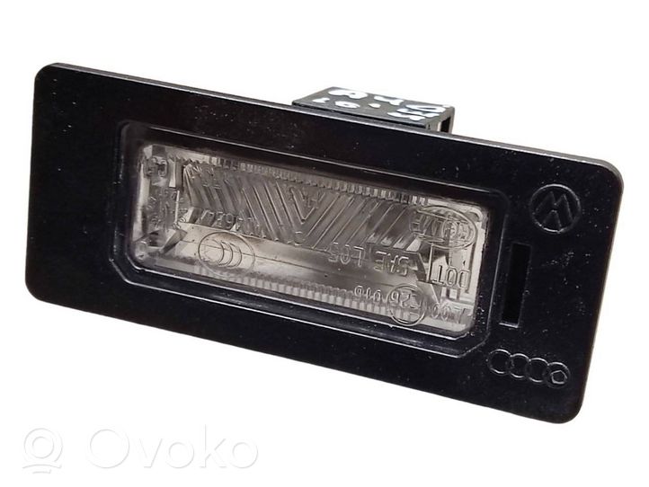 Audi A4 Allroad Lampa oświetlenia tylnej tablicy rejestracyjnej 8T0943021