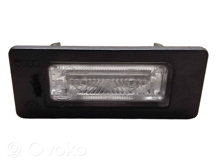 Audi A4 Allroad Lampa oświetlenia tylnej tablicy rejestracyjnej 8T0943021