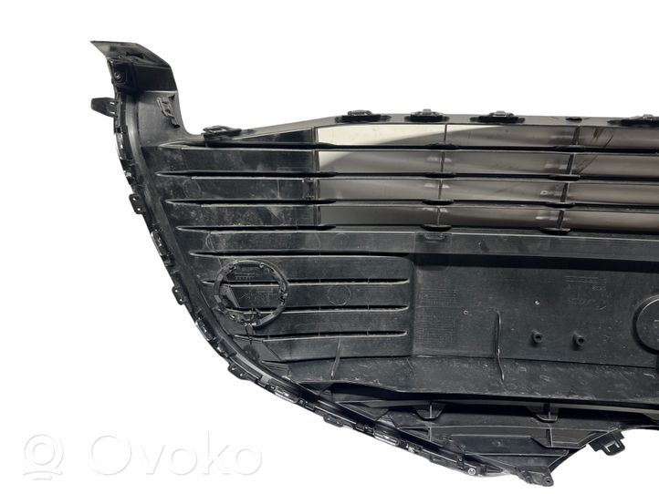 Toyota Yaris Grille calandre supérieure de pare-chocs avant 531020D030