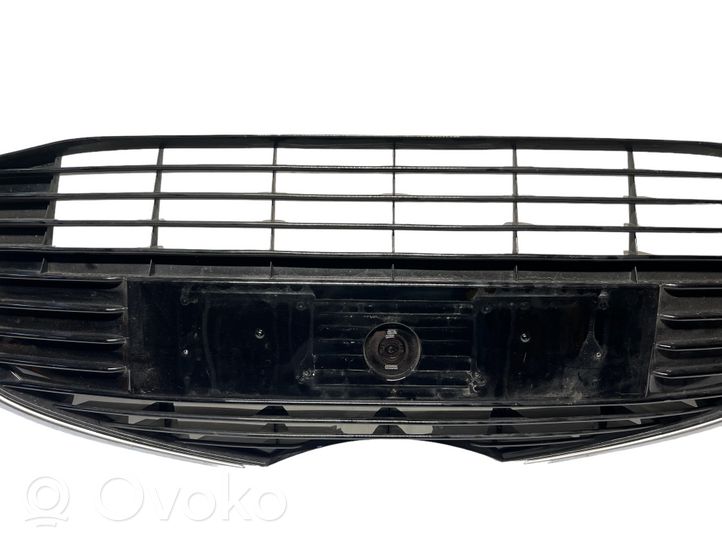 Toyota Yaris Grille calandre supérieure de pare-chocs avant 531020D030