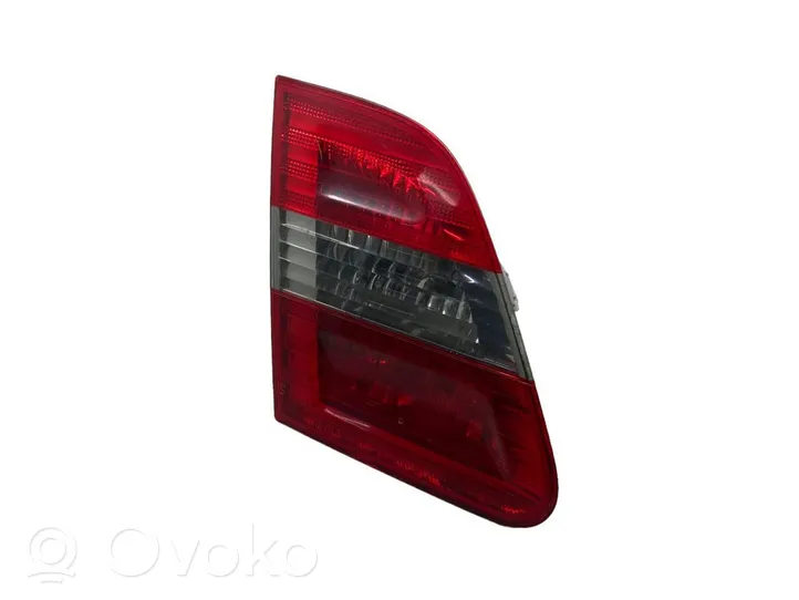 Mercedes-Benz B W245 Lampy tylnej klapy bagażnika A1698201564