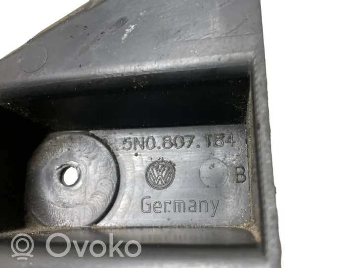 Volkswagen Tiguan Supporto di montaggio del parafango 5N0807184