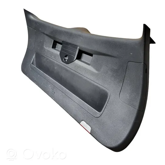 Volkswagen Touareg II Rivestimento portellone 7P6867601