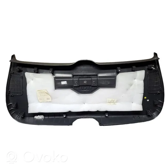 Volkswagen Touareg II Rivestimento portellone 7P6867601