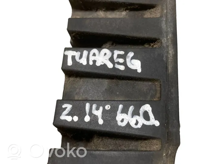 Volkswagen Touareg II Base della presa Jacking 7L8804123