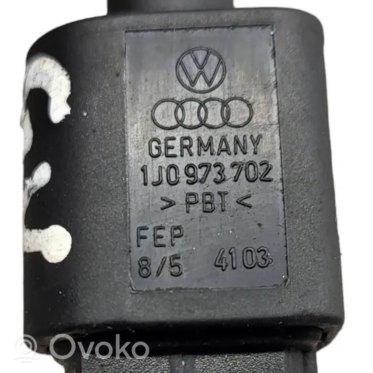 Volkswagen Golf V Sensor de temperatura interna/externa 1J0973702