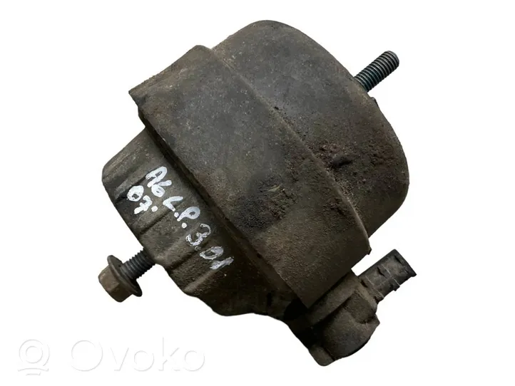 Audi A6 S6 C6 4F Wspornik / Mocowanie silnika 4F0199379H