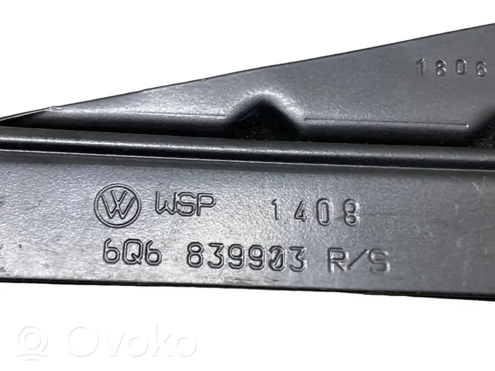 Volkswagen Polo IV 9N3 Rivestimento modanatura del vetro della portiera posteriore 6Q6839903