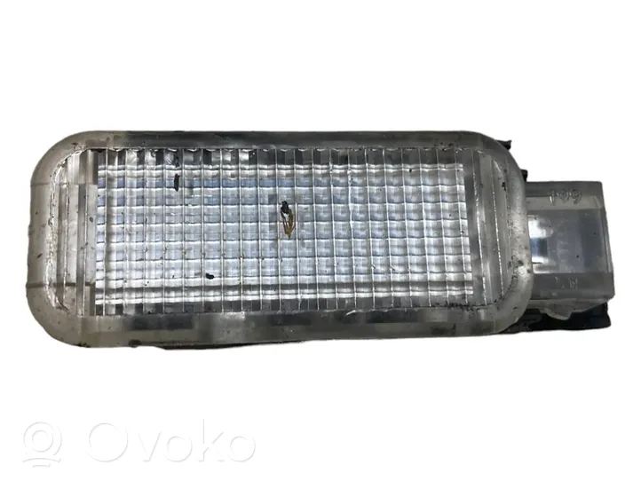 Audi Q7 4L Wewnętrzna lampka bagażnika 4B0947415A