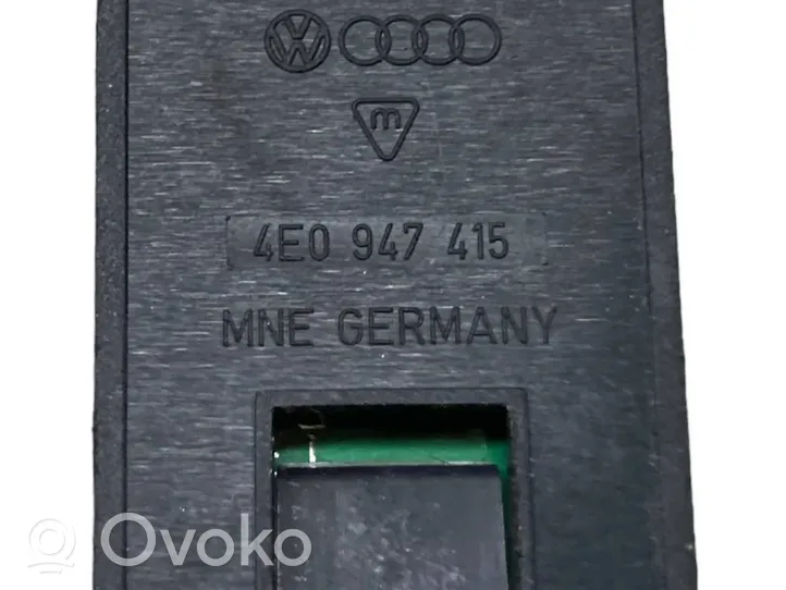 Audi Q7 4L Lampka drzwi przednich 4E0947415