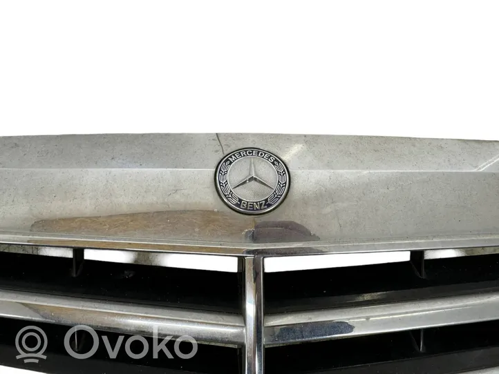 Mercedes-Benz S W221 Grille calandre supérieure de pare-chocs avant A2218800683