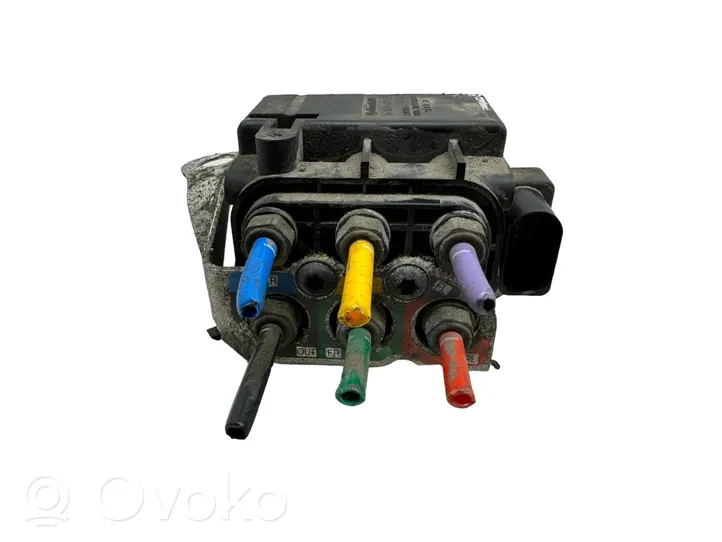 Volkswagen Touareg II Распределитель воздуха / блок клапана (пневматическое шасси) 7P0698014
