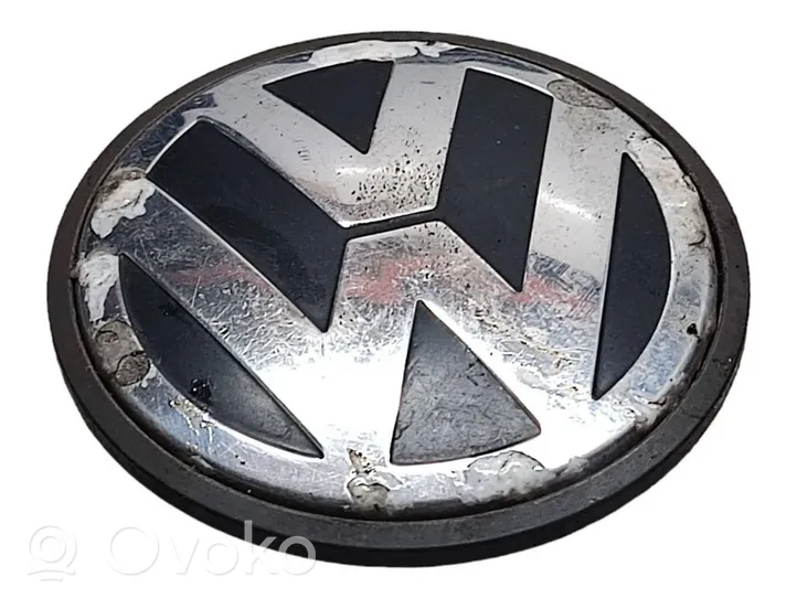 Volkswagen Touareg I Mostrina con logo/emblema della casa automobilistica 7L6601149