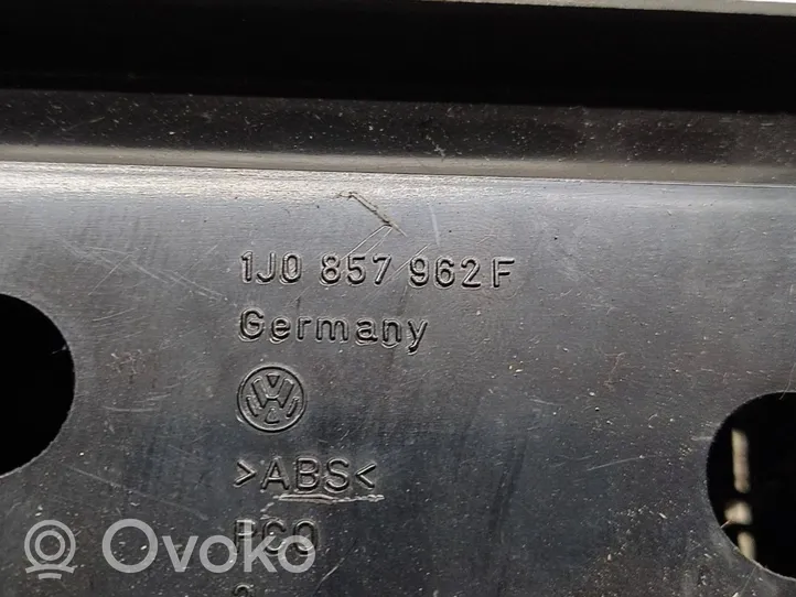 Volkswagen Bora Tuhkakuppi (takana) 1J0857962F